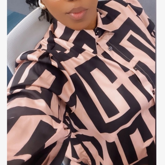 Classic Print Button Down Loose Fit Bishop Sleeve Blouse - Picture 3 of 7